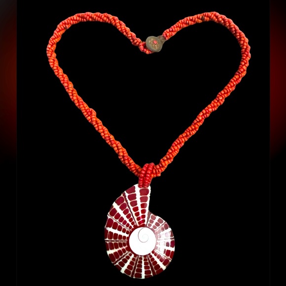 Coral Sea Shell necklace - Picture 2 of 5
